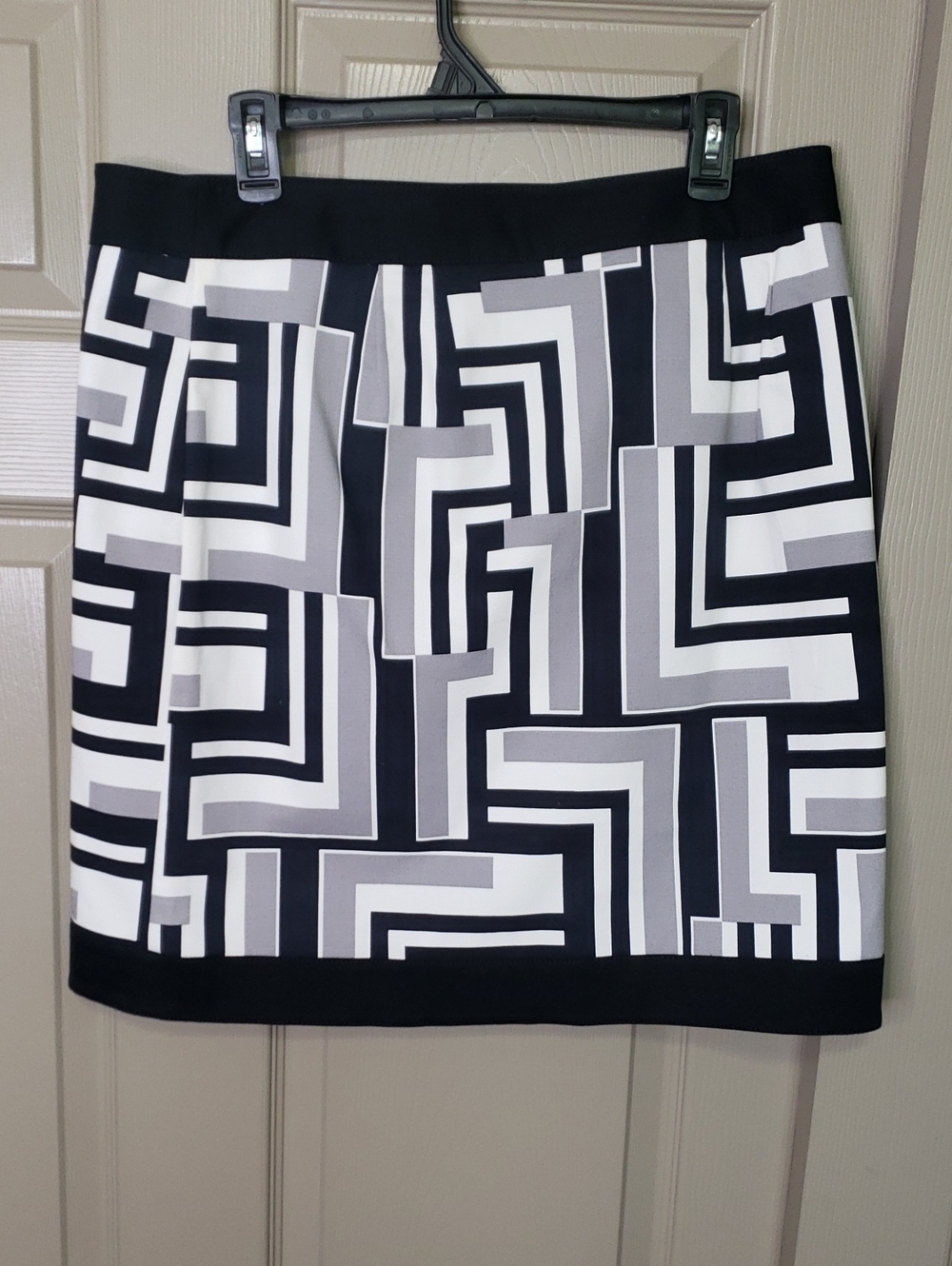 NWT Ann Taylor Black, White & Gray Geometric Skirt Size 12 - Picture 3 of 6